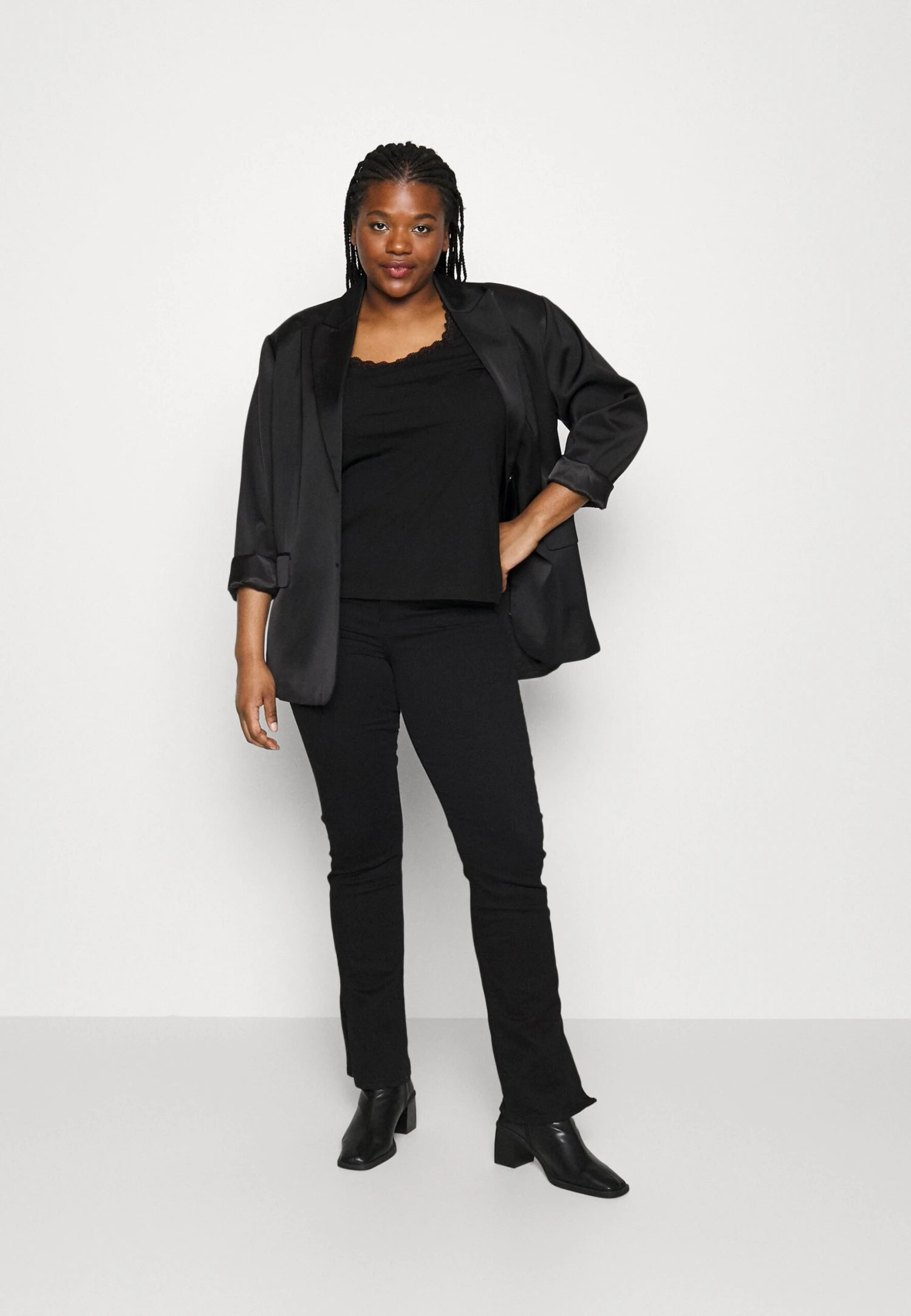 PLUS SIZE - T-shirt Z Nadrukiem - Black - obrazek 2