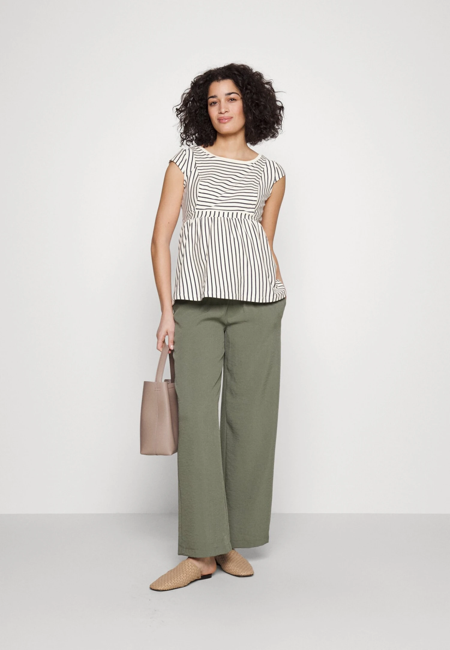 MATERNITY BABY DOLL NURSING TEE - T-shirt Z Nadrukiem - Dark Blue/off-white - obrazek 2