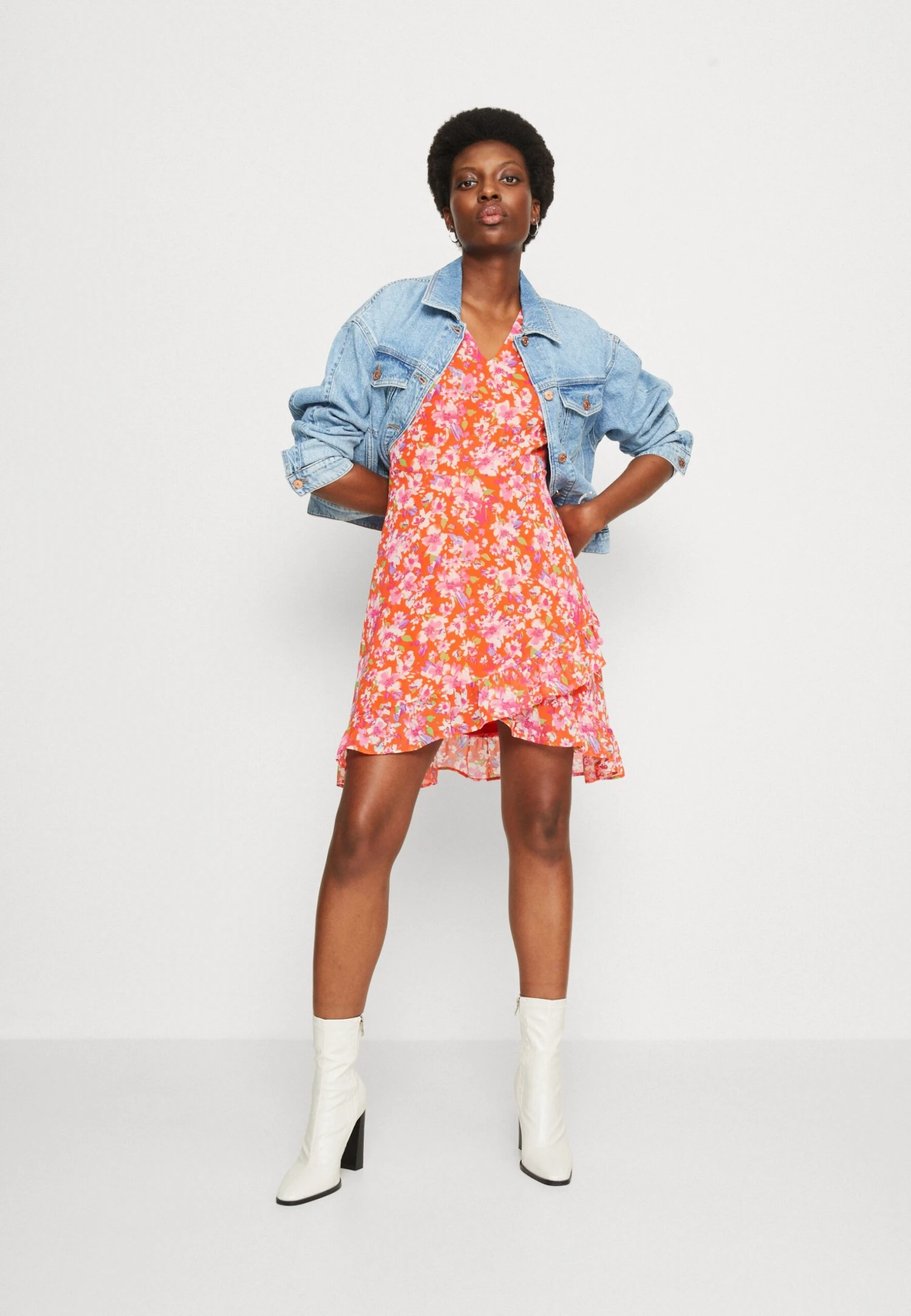 Anna Field VOLANT SHORT DRESS - Sukienka Letnia - Red/multicoloured - obrazek 2