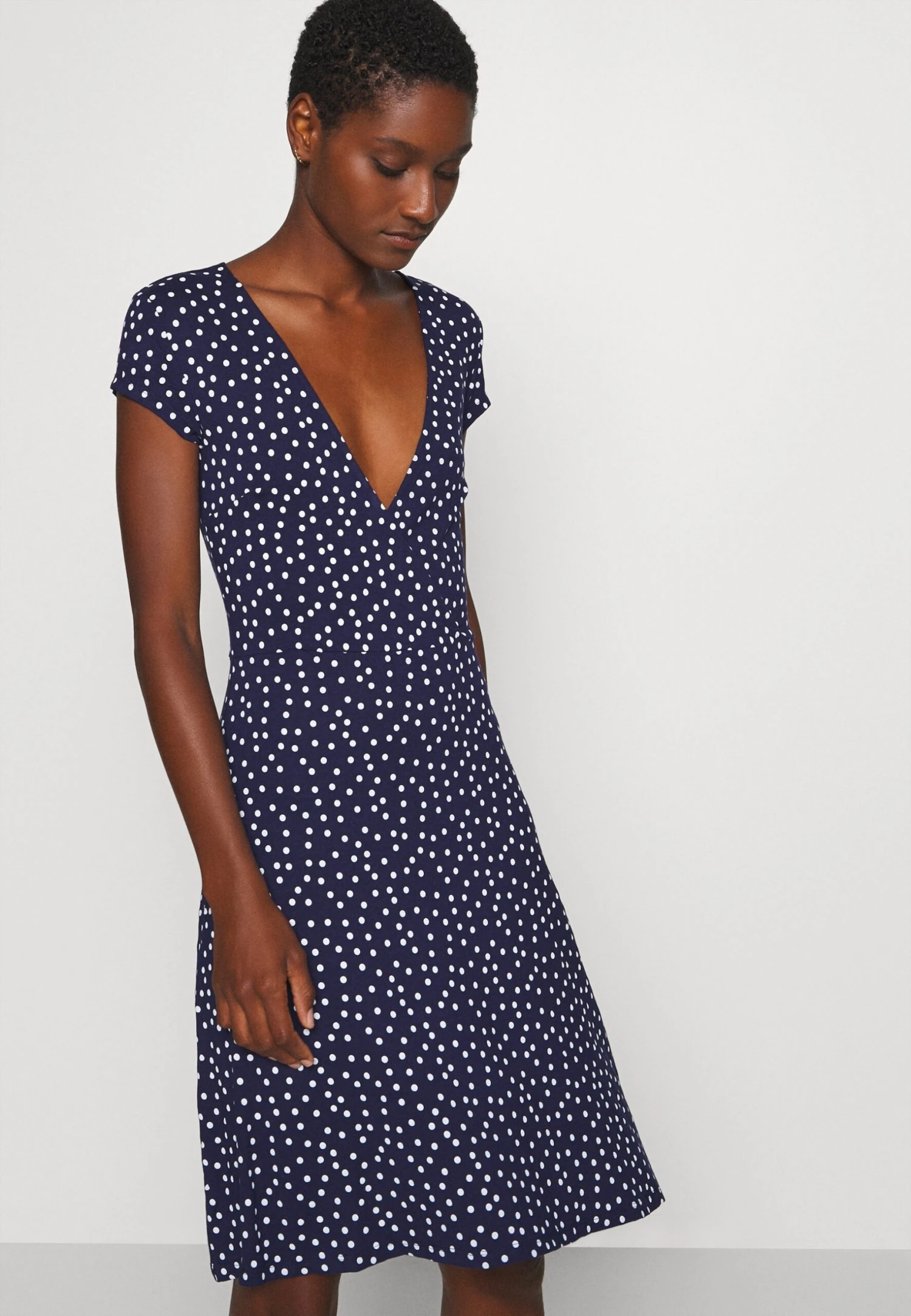 Anna Field Sukienka Z Dżerseju - Maritime Blue/white - obrazek 5