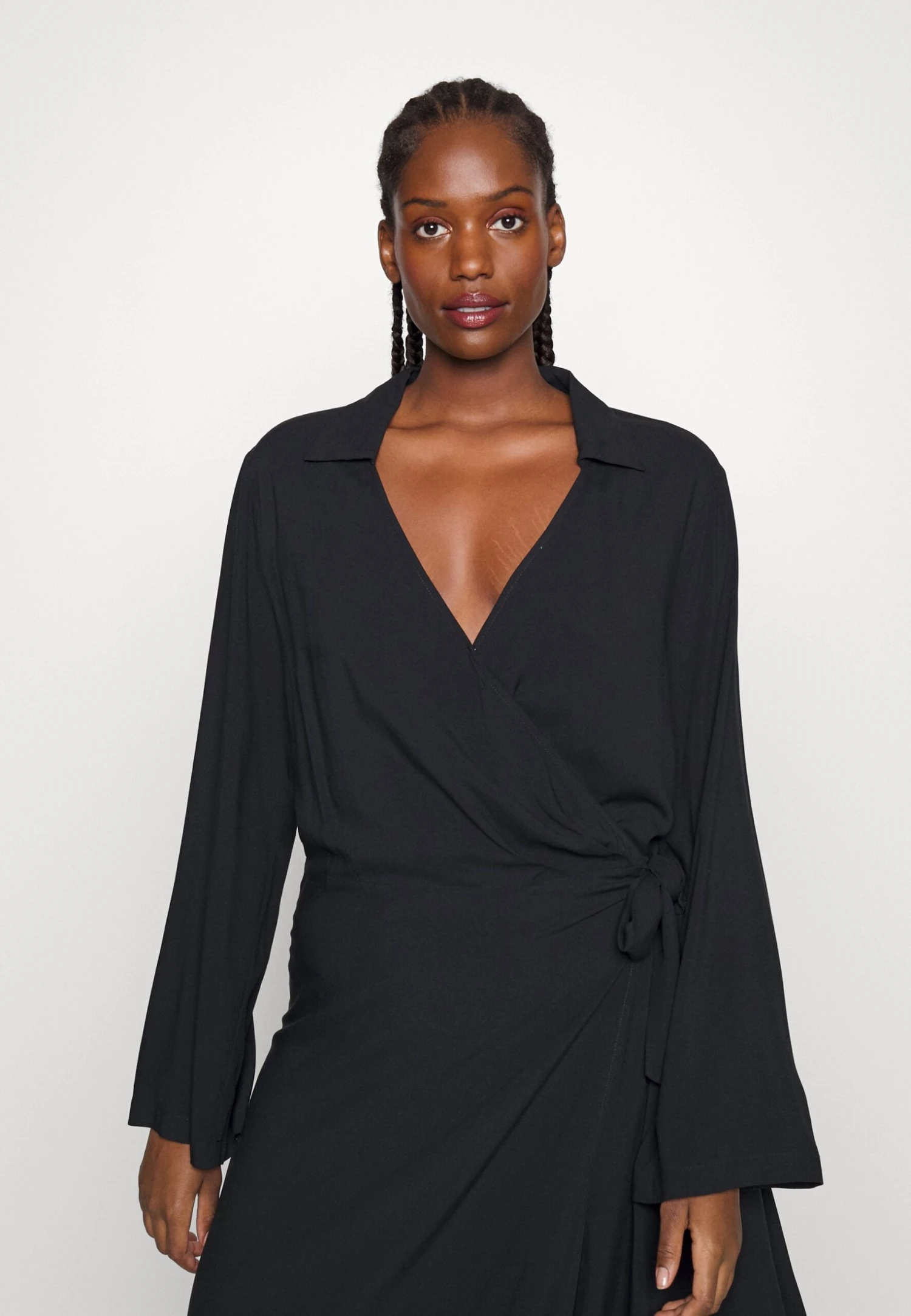 CURVY BUCKLE DRESS - Sukienka Koszulowa - Black - obrazek 4