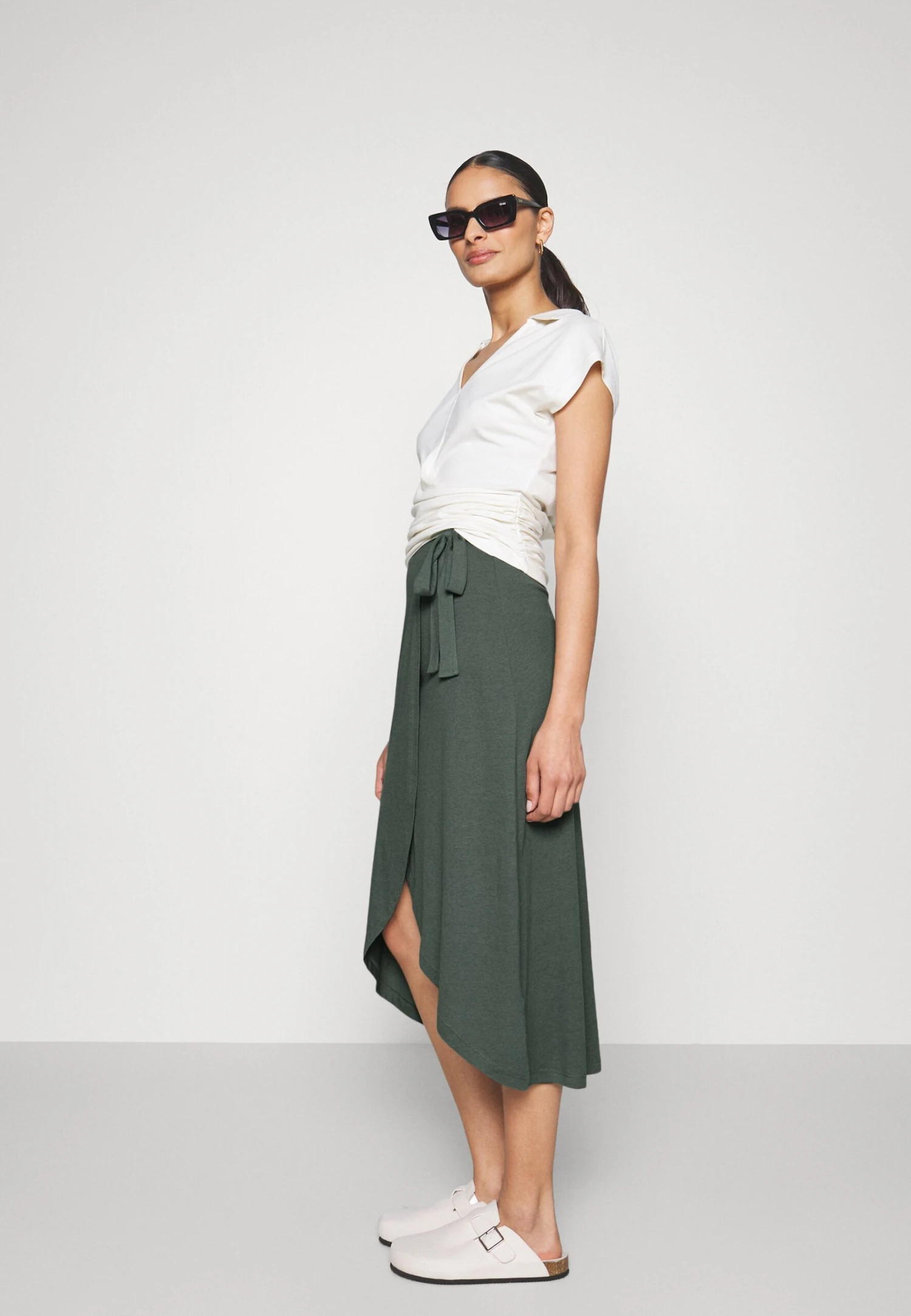 Anna Field BASIC WRAP OVER MIDI SKIRT - Spódnica Trapezowa - Light Green - obrazek 4