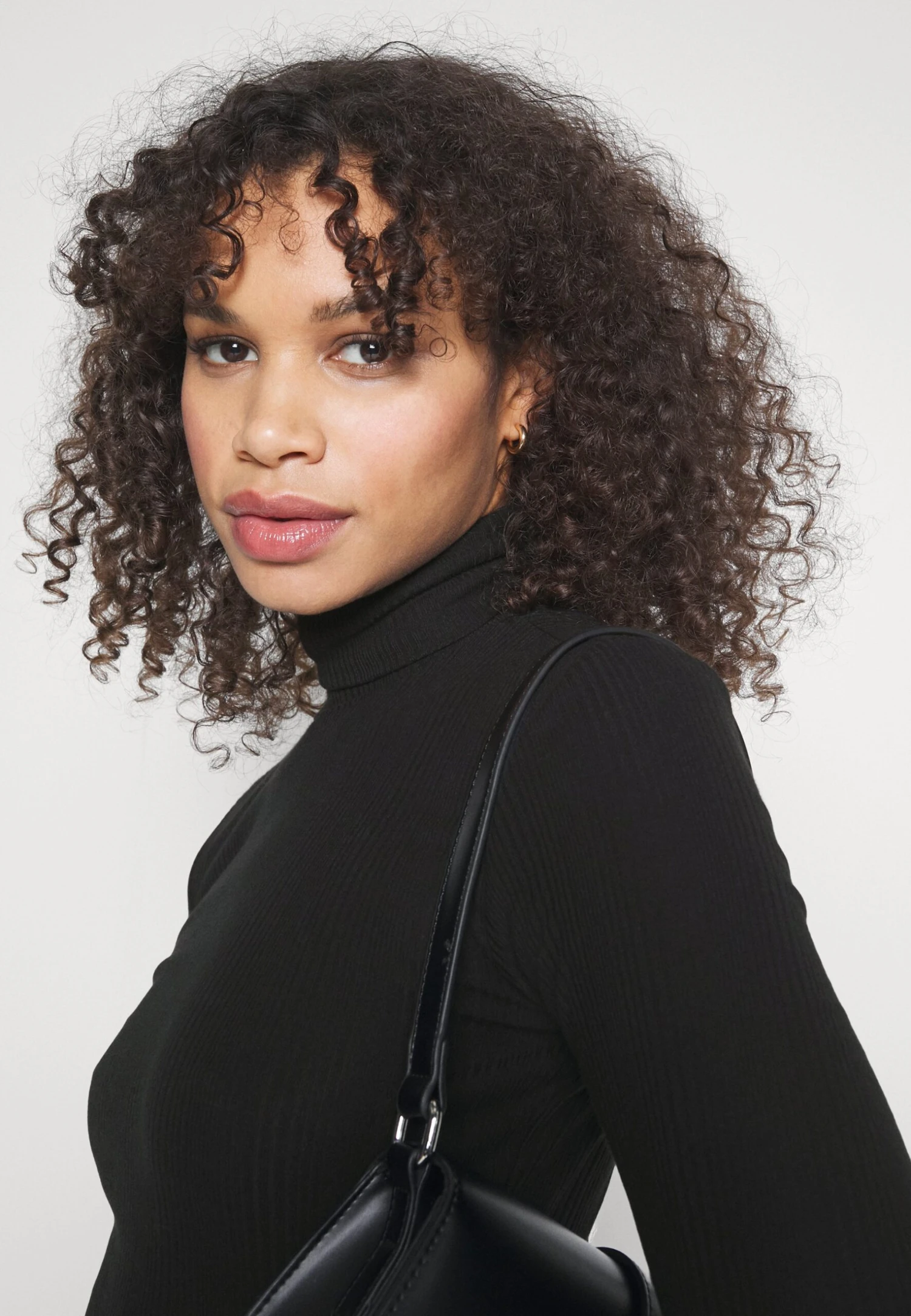 SLIM TURTLENECK HALF SLEEVES - T-shirt Basic - Black - obrazek 4