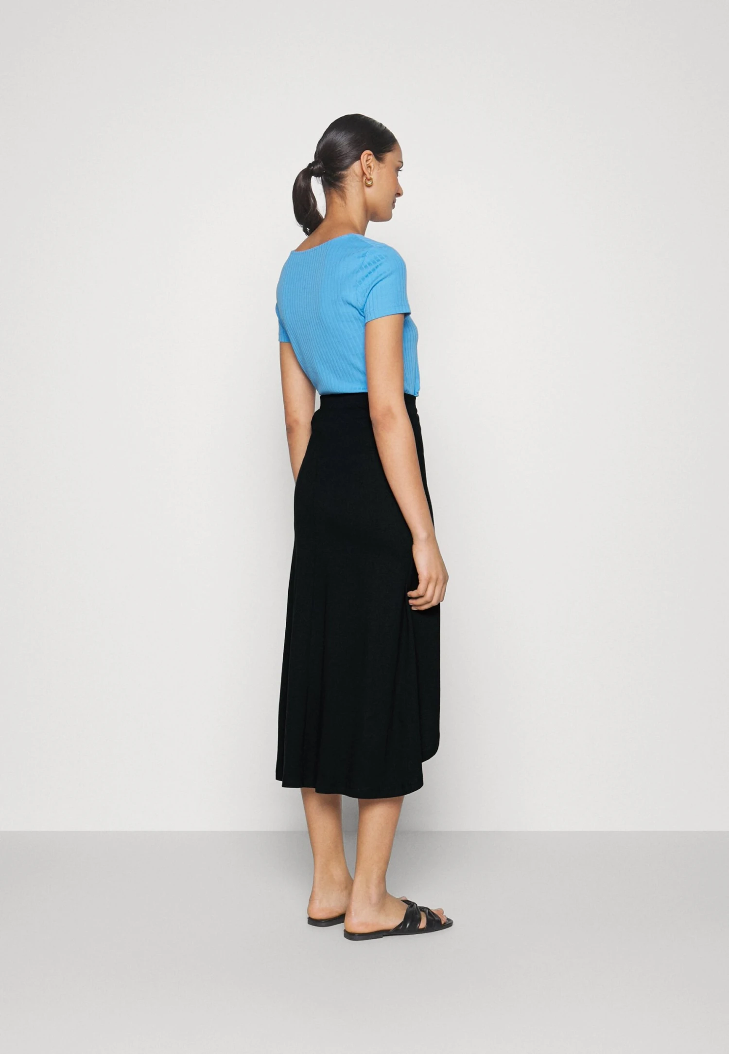 Anna Field BASIC WRAP OVER MIDI SKIRT - Spódnica Trapezowa - Black - obrazek 3