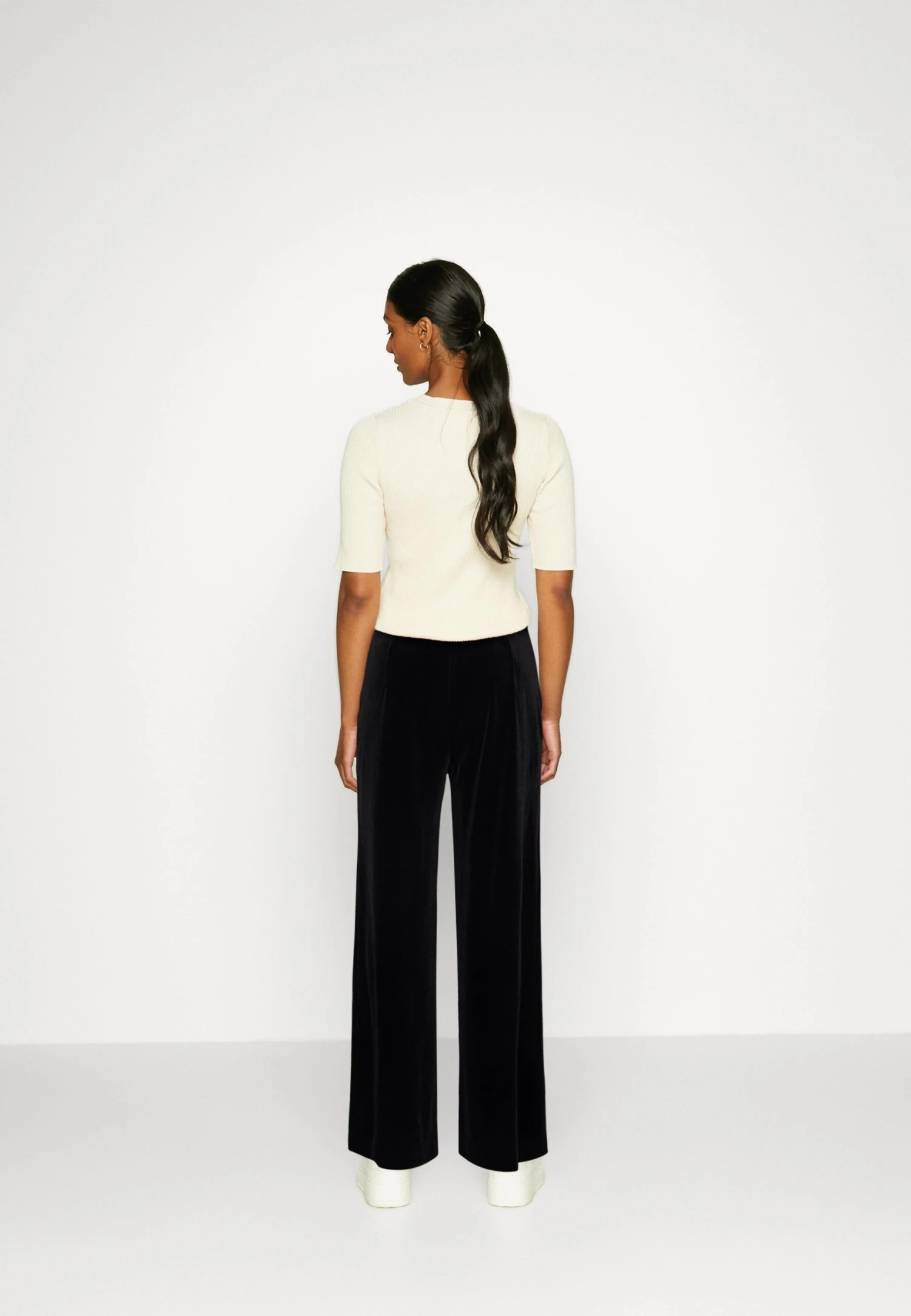 Anna Field VELVET WIDE LEG TROUSERS - Spodnie Materiałowe - Black - obrazek 3