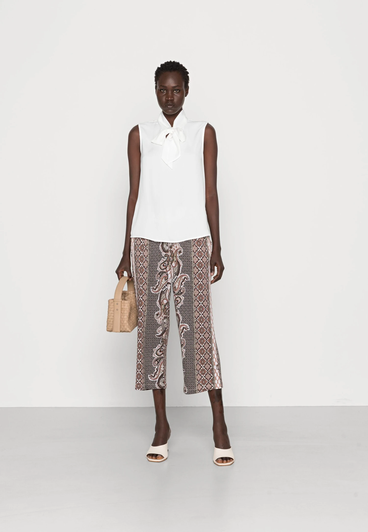 Anna Field Top - White - obrazek 2