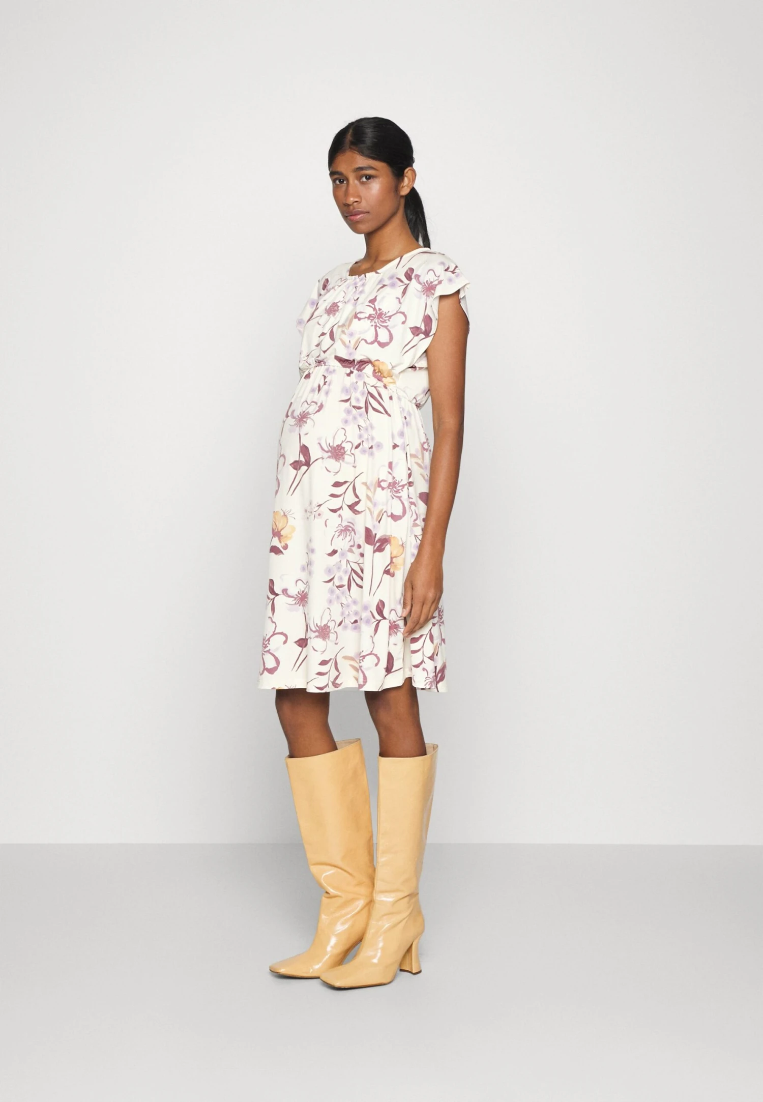 FIT AND FLARE FLOWY DROPPED SHOULDER - Sukienka Z Dżerseju - Beige/lilac - obrazek 2