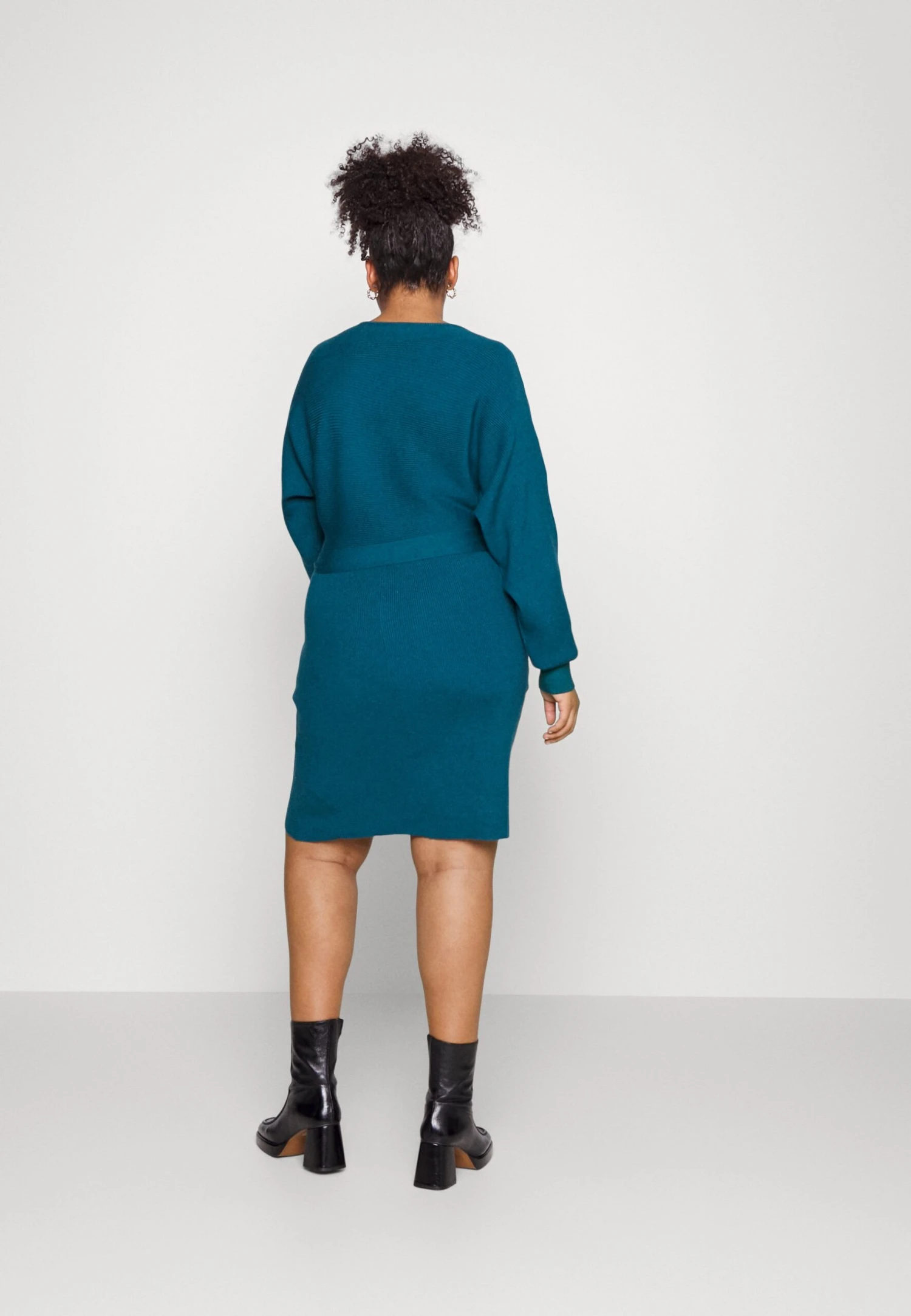 WRAP V AUSSCHNITT MINI STRICKKLEID MIT GÜRTEL - Sukienka Dzianinowa - Teal - obrazek 3