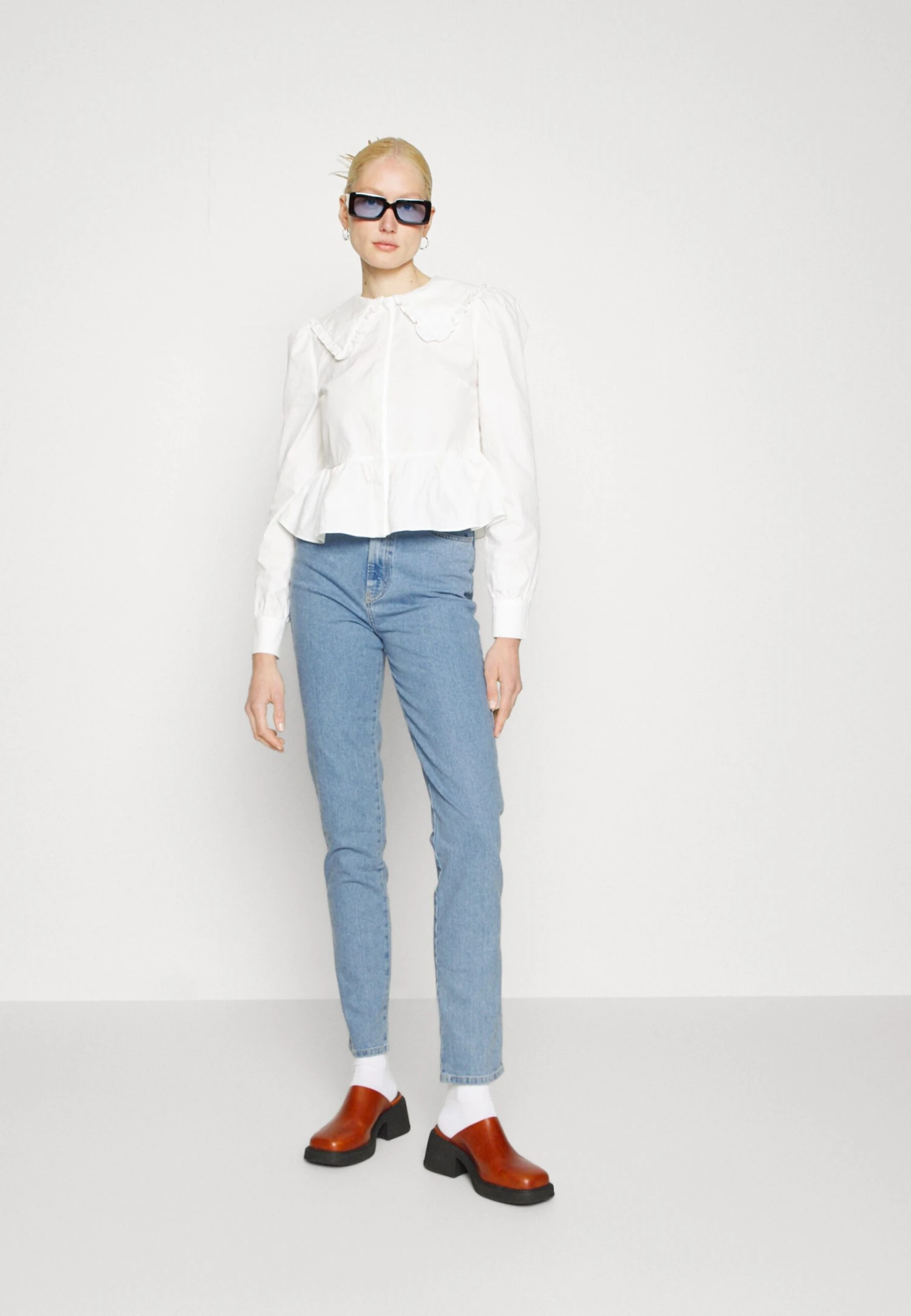 Jeansy Slim Fit - Light Blue Denim - obrazek 2