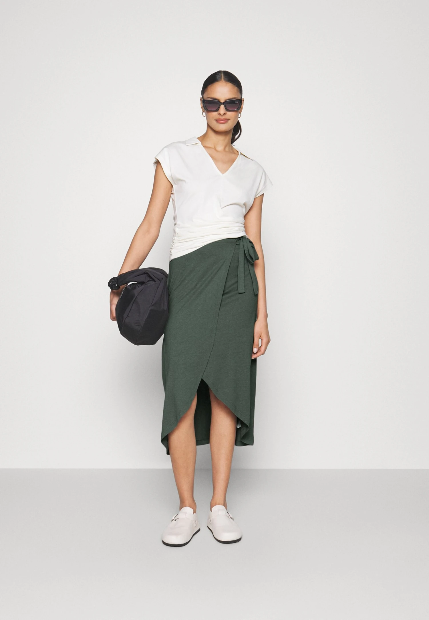 Anna Field BASIC WRAP OVER MIDI SKIRT - Spódnica Trapezowa - Light Green - obrazek 2