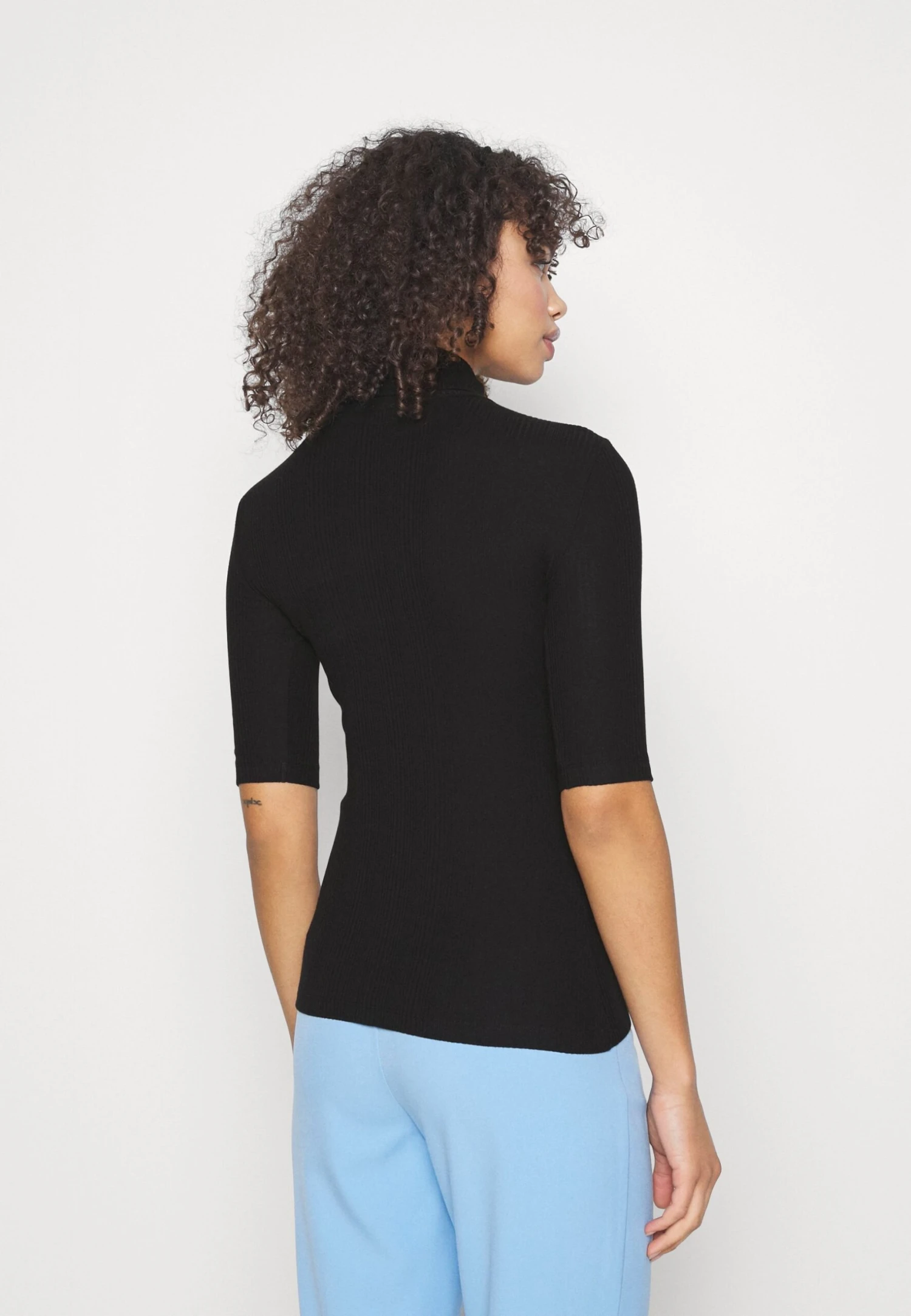 SLIM TURTLENECK HALF SLEEVES - T-shirt Basic - Black - obrazek 3